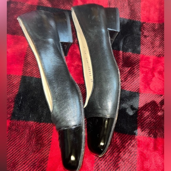 SALVATORE FERRAGAMO Black Leather & Patent Cap Toe Ballet Low Heel Size 8.5 C - Picture 8 of 12